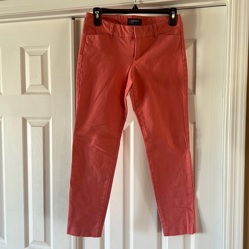 Old Navy coral capris, Size 2R